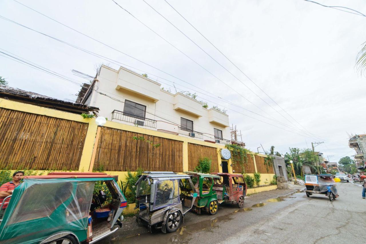 Reddoorz @ N Roldan Street Hotel Kalibo Exterior photo