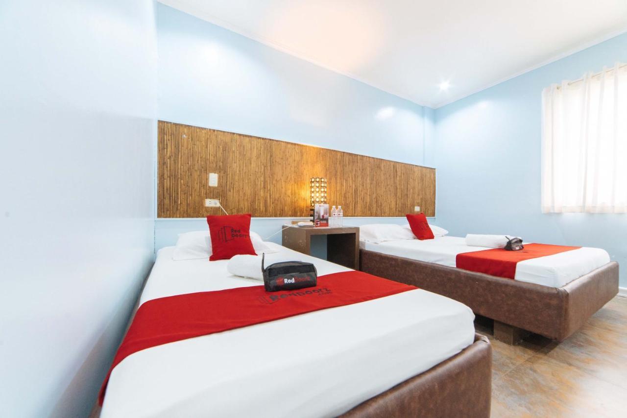Reddoorz @ N Roldan Street Hotel Kalibo Exterior photo