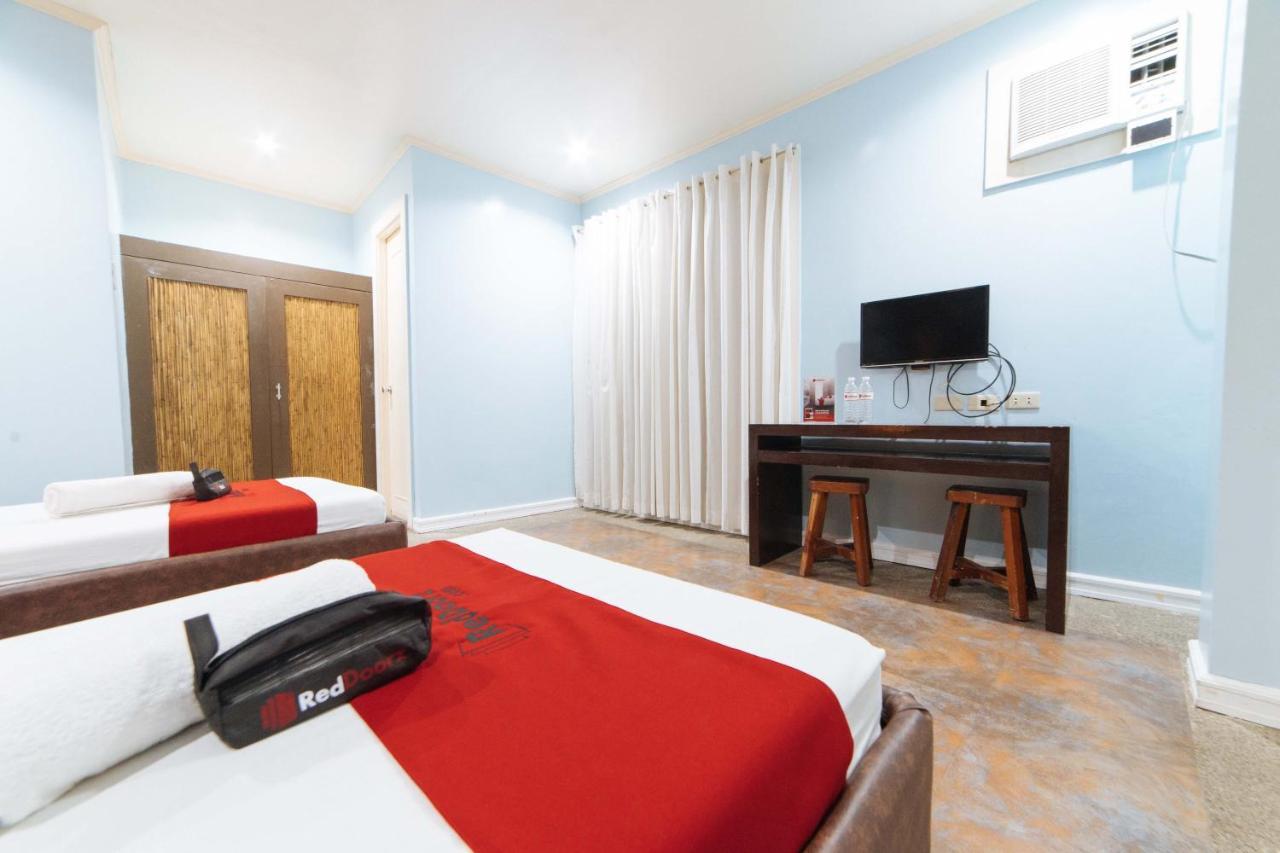 Reddoorz @ N Roldan Street Hotel Kalibo Exterior photo