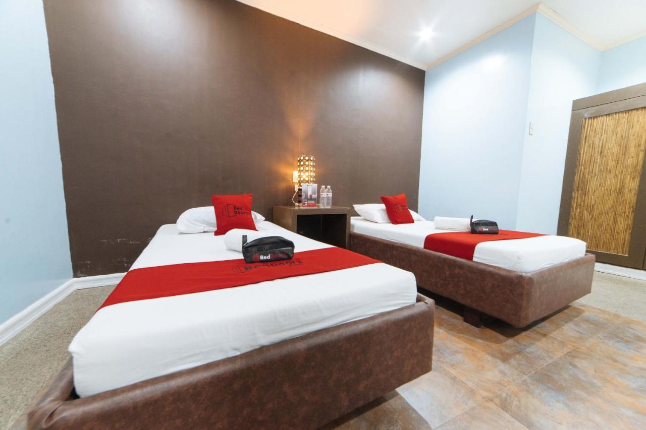 Reddoorz @ N Roldan Street Hotel Kalibo Exterior photo
