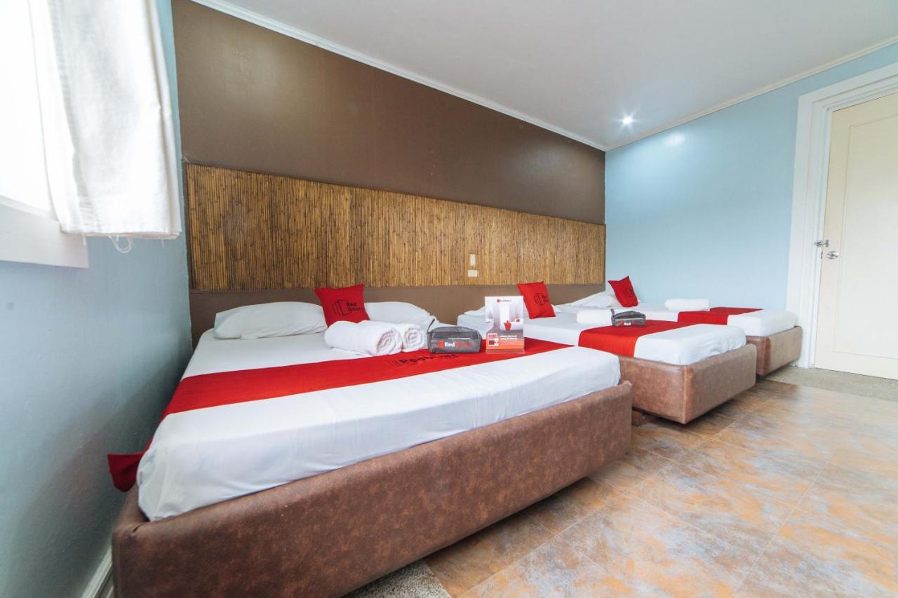 Reddoorz @ N Roldan Street Hotel Kalibo Exterior photo